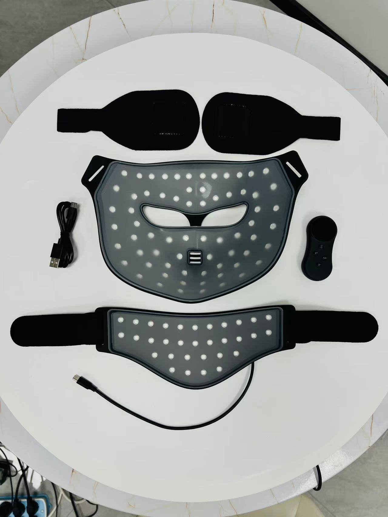4D LED Face & Neck Therapy Set detail page 1